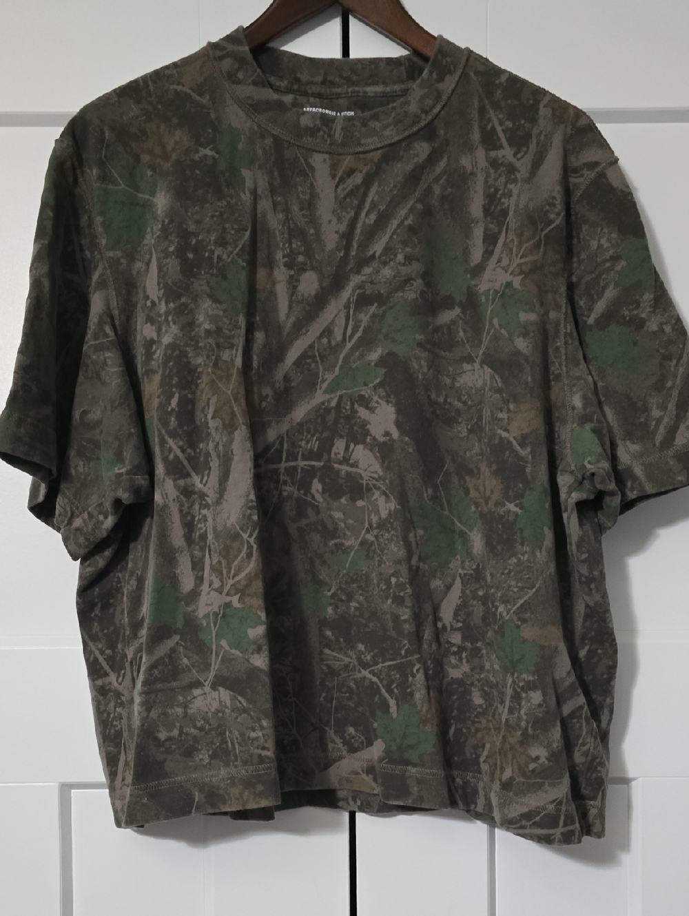 Abercrombie & Fitch Green and Brown Camouflage Cropped Short-Sleeve Tee